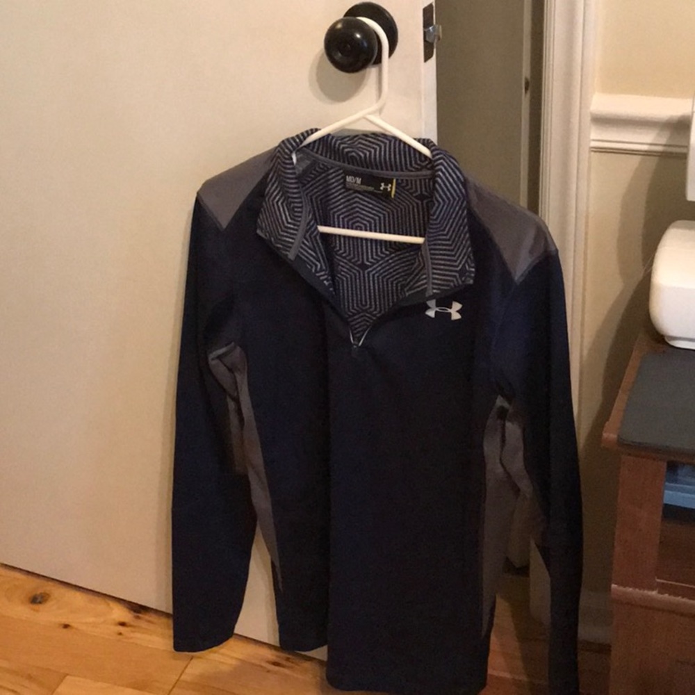 UA pullover